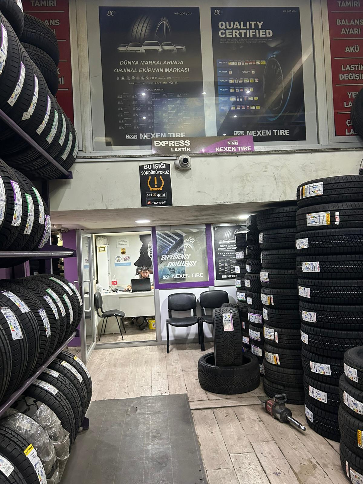 İç mekan lastik rafları